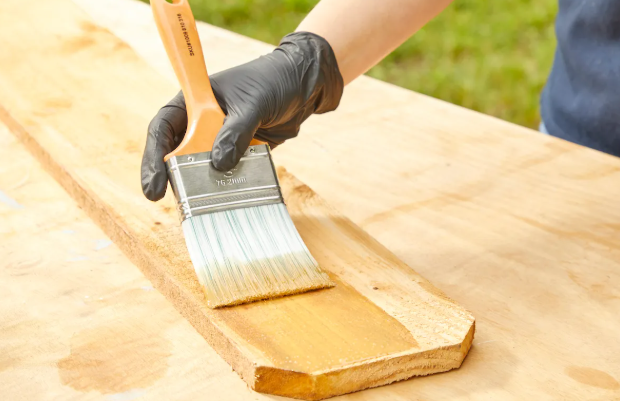 Wood Staining Tips for Tampa Homeowners