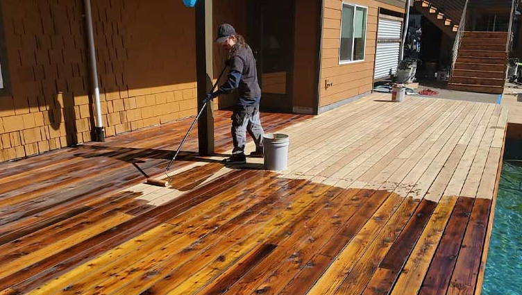 Refinish and stain decks in Moore Haven Florida